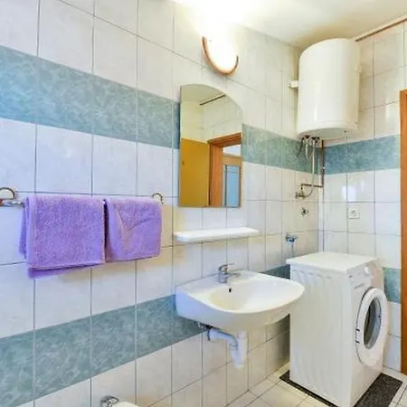 Schoene Ferienwohnung In Privlaka Nin