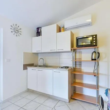 Schoene Ferienwohnung In Privlaka Nin